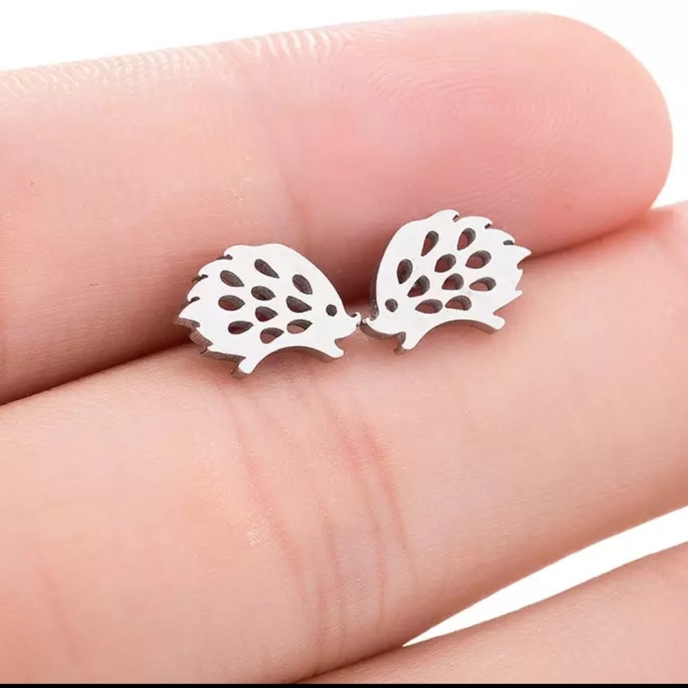 (T1) Hedgehog Earrings - Picture 4 of 5